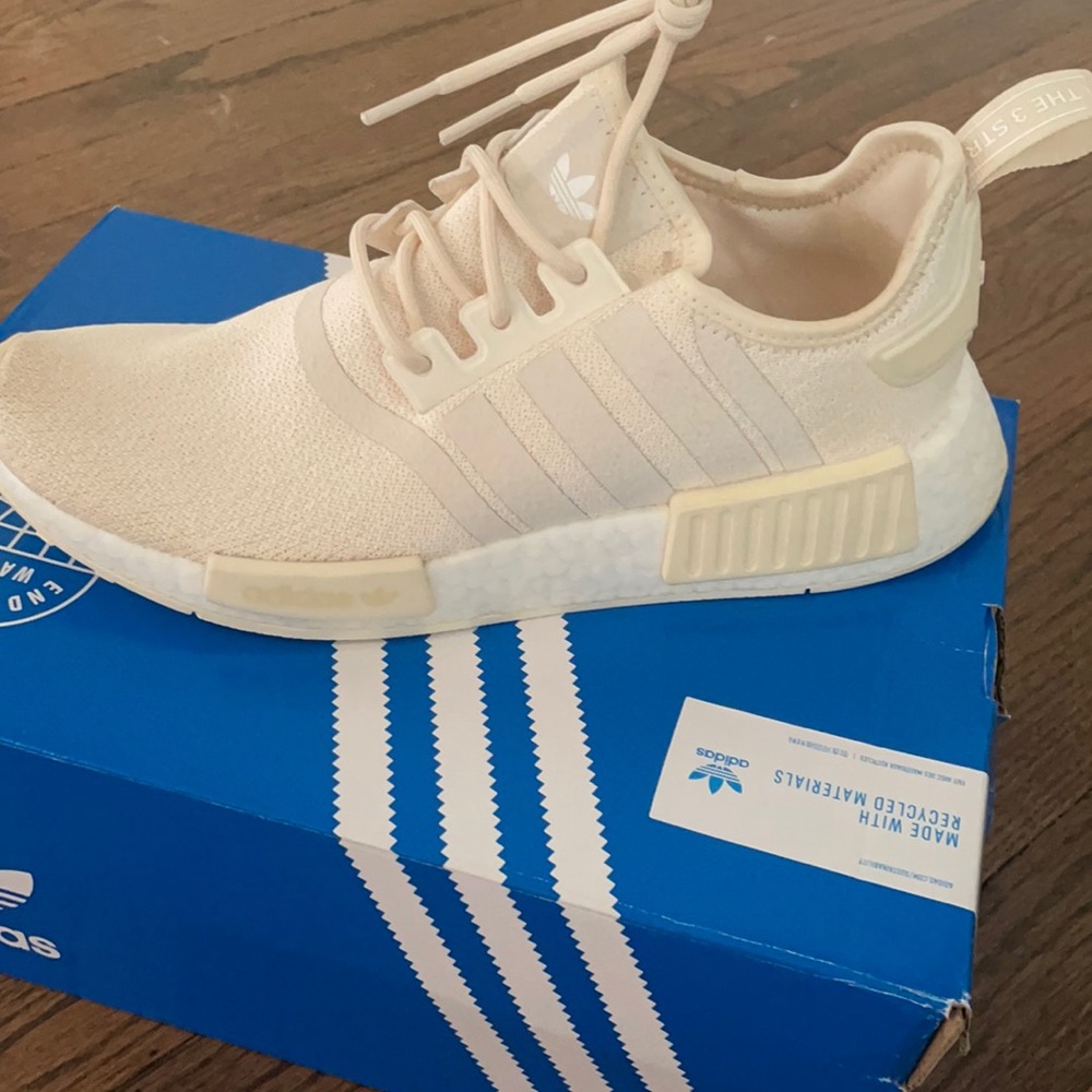 Women’s NMD R1 Primeblue wonder white